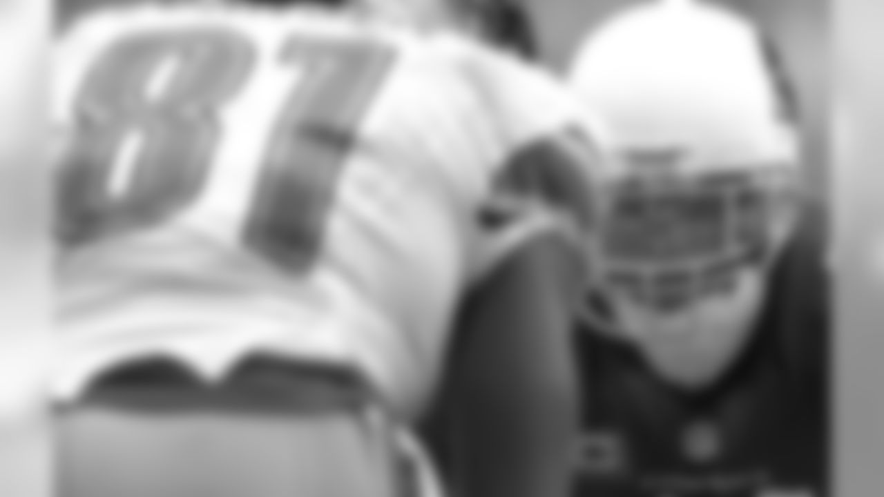 CB Patrick Peterson takes on Lions WR Calvin Johnson