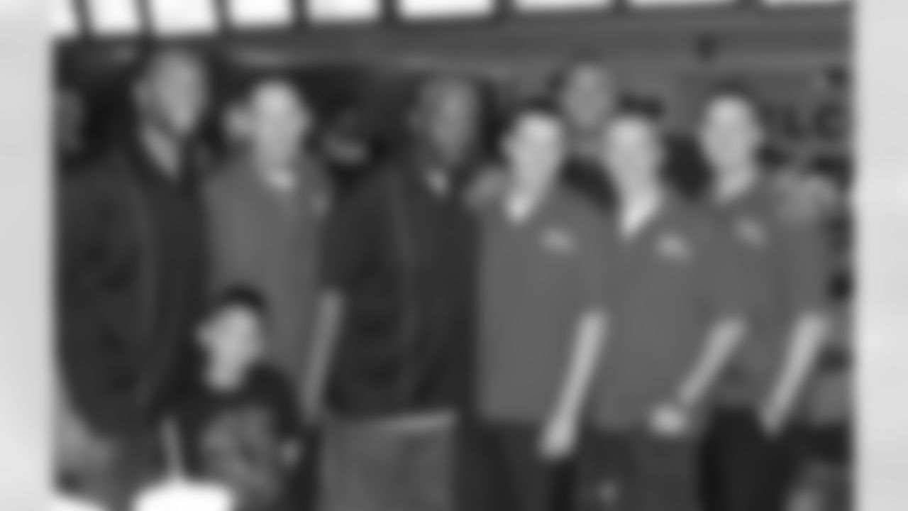 Larry Fitzgerald, WRs coach Darryl Drake and Michael Floyd pose with some fans