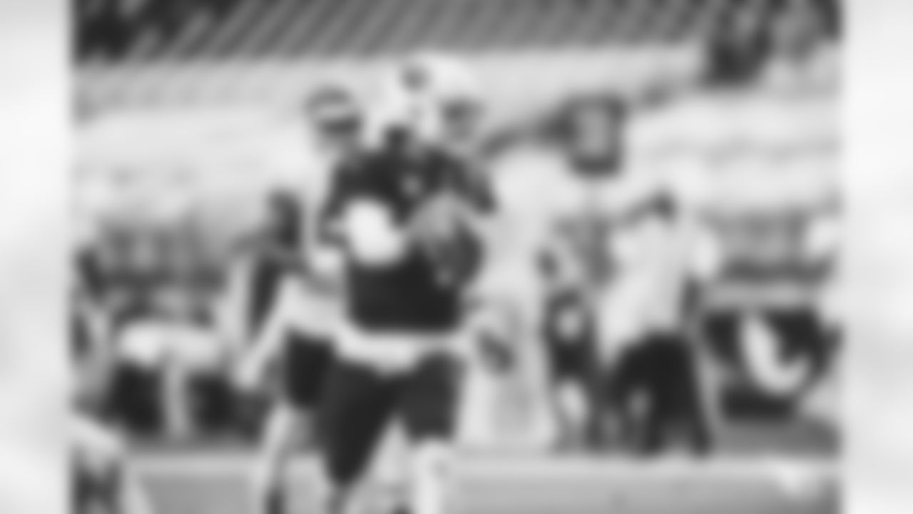 Kyler Murray runs for a touchdown on a quarterback draw