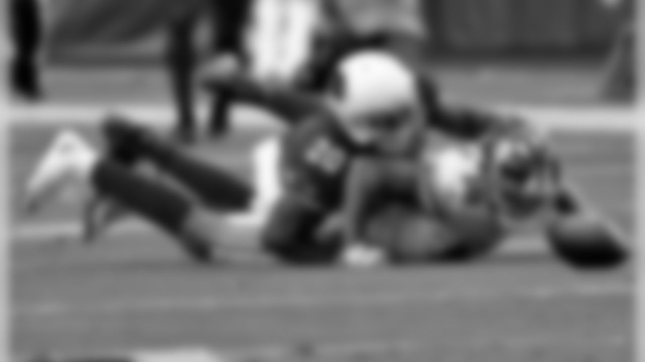 Cardinals LB Deone Bucannon breaks up a pass intended for Giants WR Roger Lewis Jr.