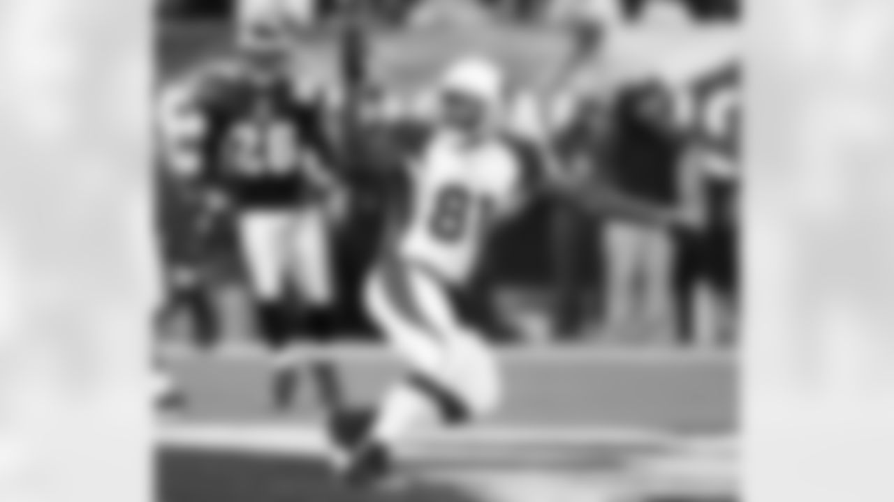 2008: Anquan Boldin can't corral a pass.
