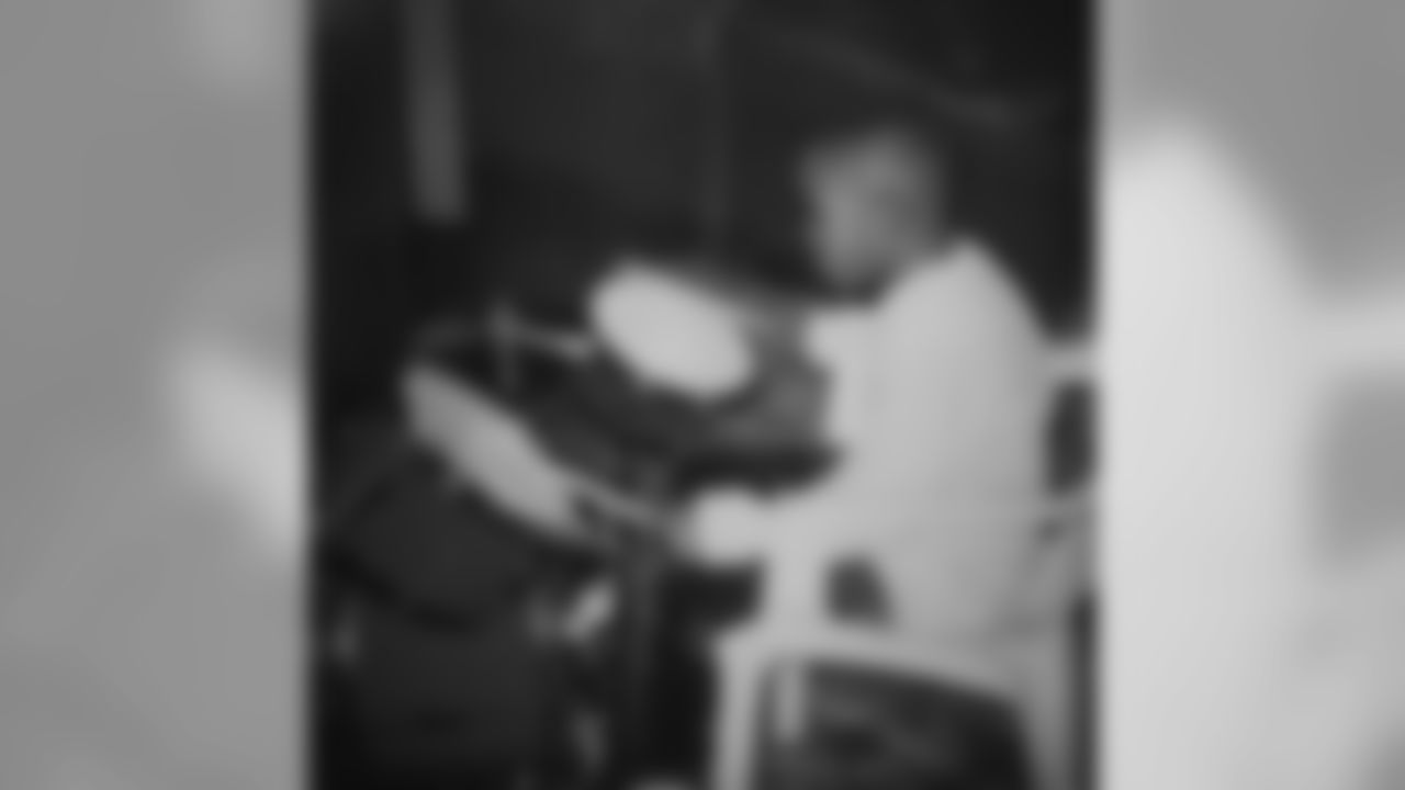 LB Kenny Demens (@kdemens25) with the #tbt photo playing the drums at age 10