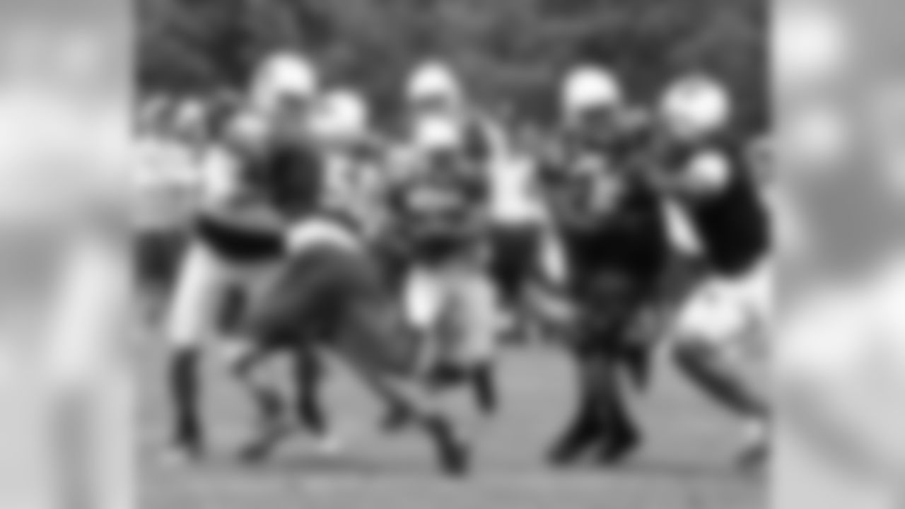 RB LaRod Stephens-Howling looks for daylight