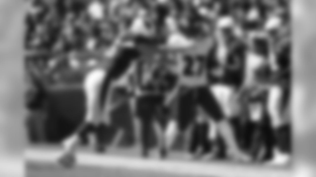 Baltimore Ravens cornerback Cyrus Jones, right, rushes against Arizona Cardinals long snapper Aaron Brewer.