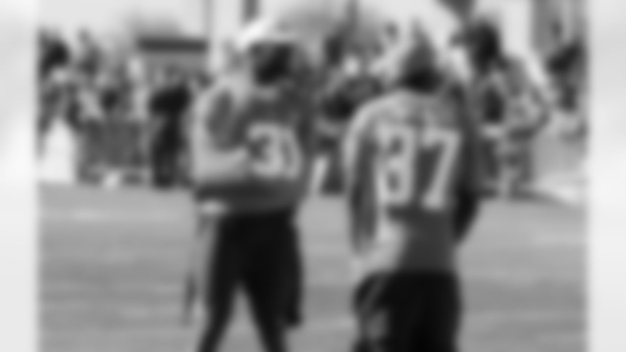 Cromartie tries to stay warm while talking to Packers CB Sam Shields