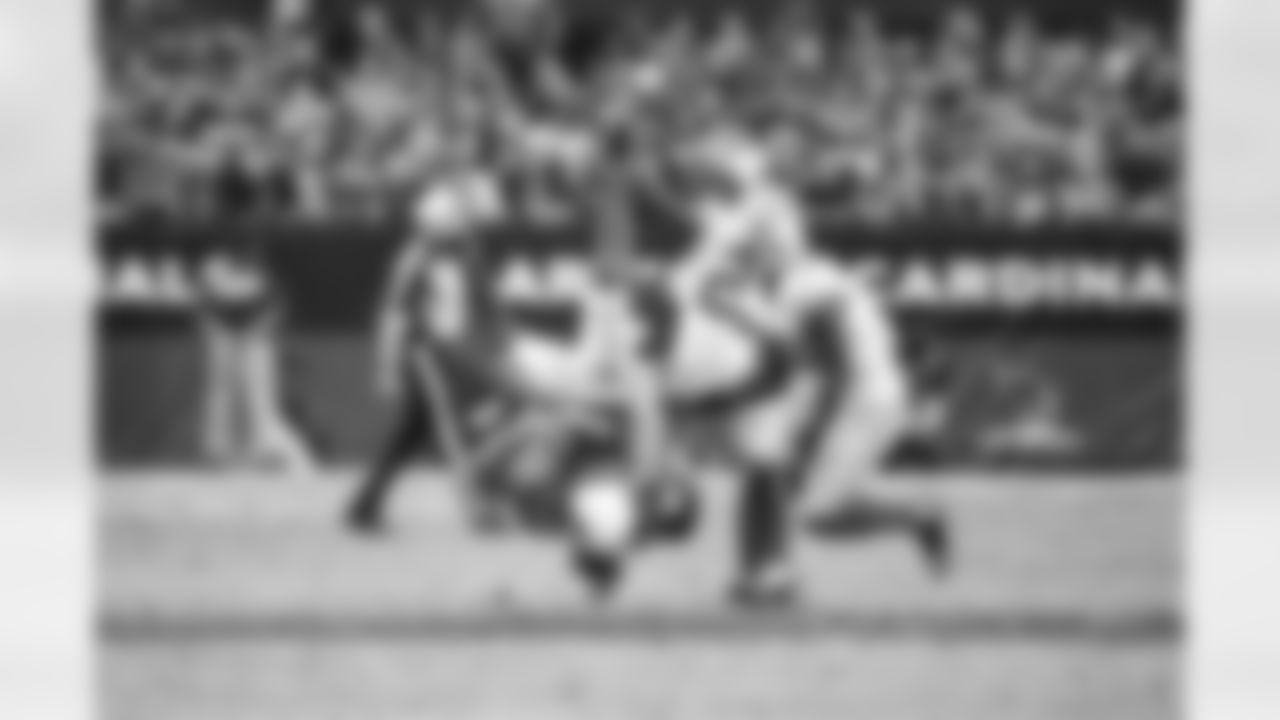 WR Larry Fitzgerald gets upended against San Francisco