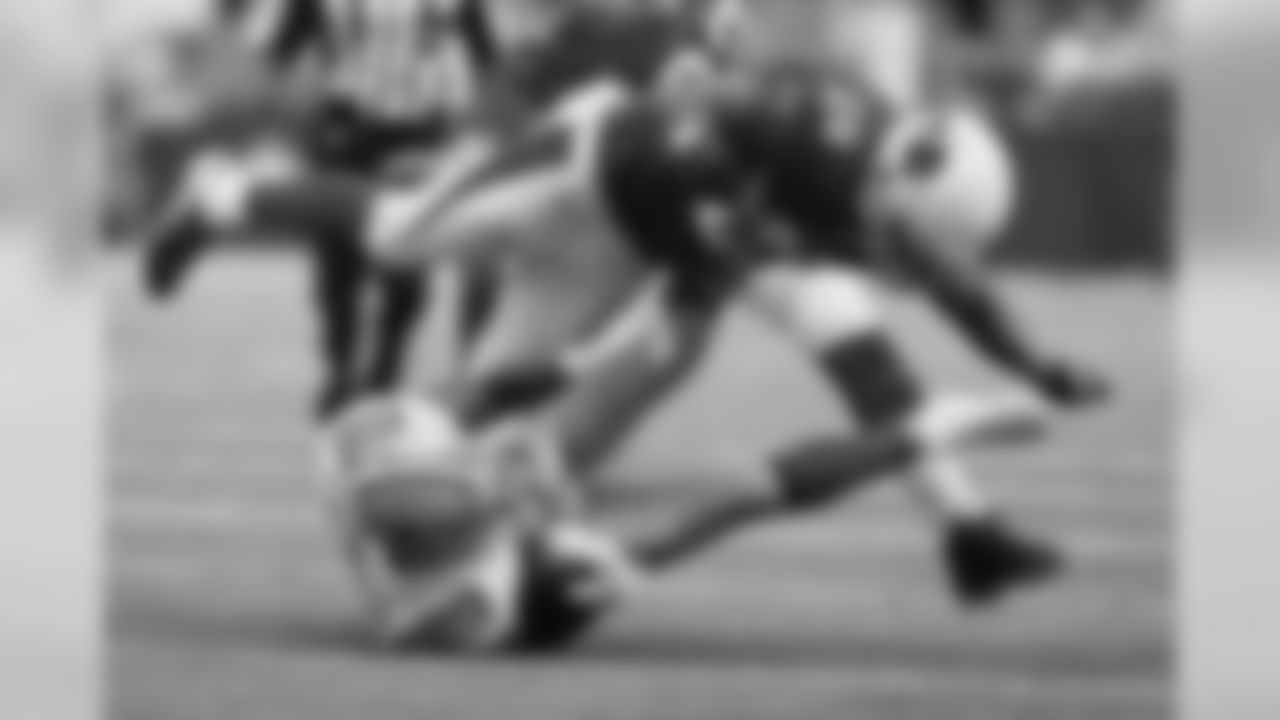 2014: S Rashad Johnson tackles Cowboys RB DeMarco Murray