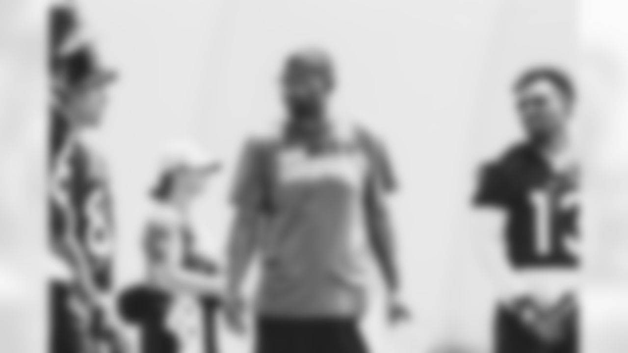 Wide receivers coach Shawn Jefferson