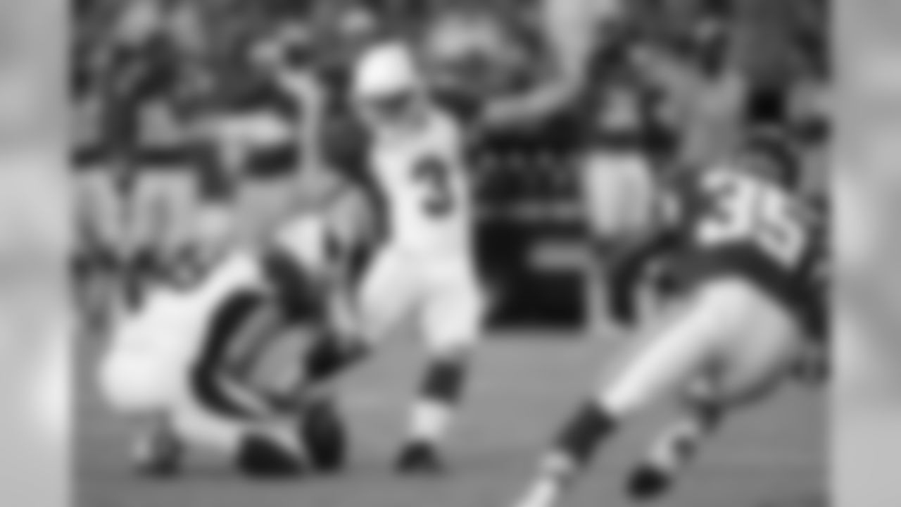 K Jay Feely with a FG