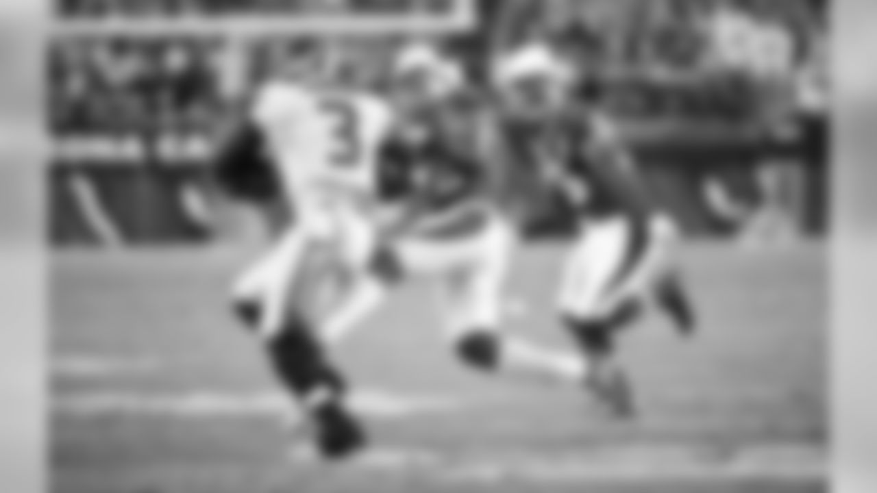 Jefferson bringing down Seahawks QB Russell Wilson