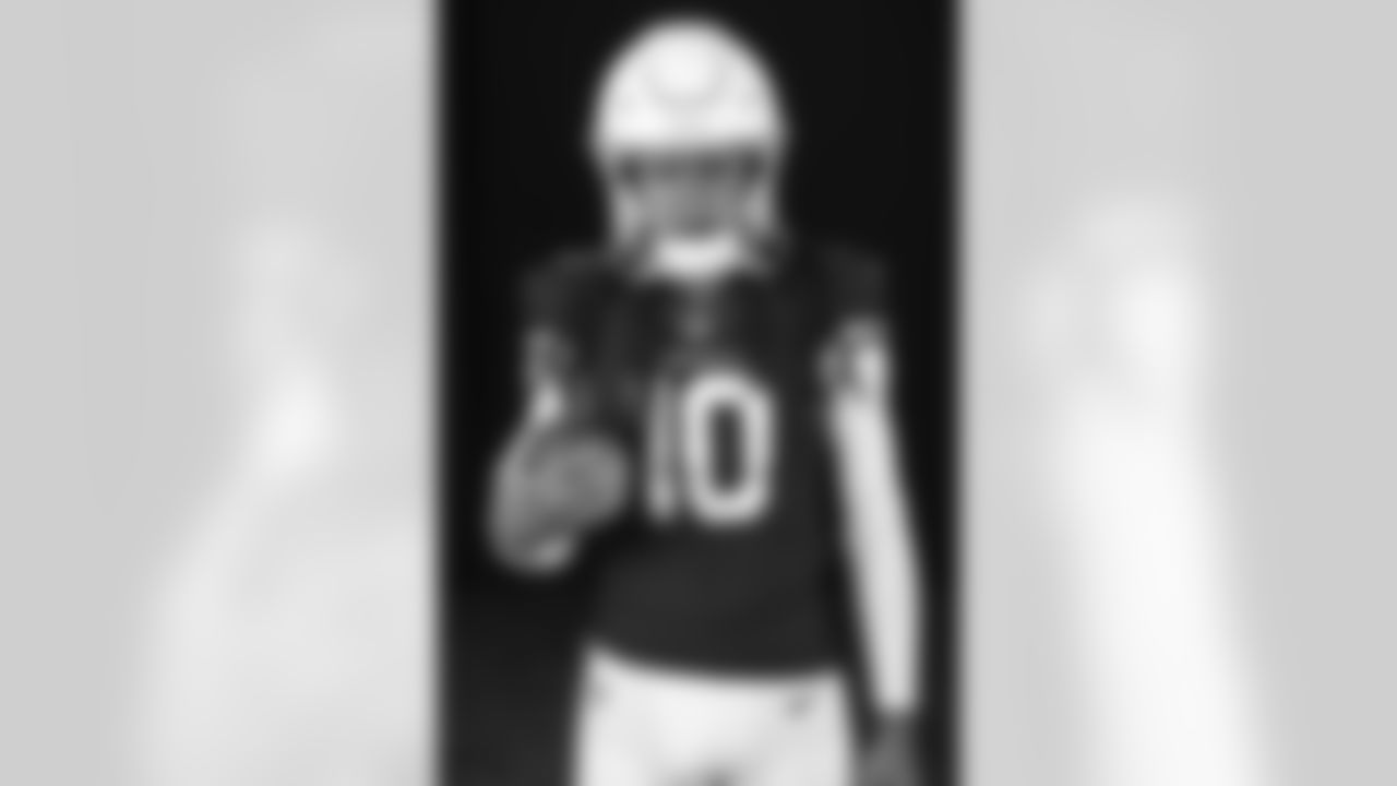 Arizona Cardinals wide receiver DeAndre Hopkins (10) poses for a photo during Cardinals Media Day on Monday, June 13, 2022 in Tempe, AZ.