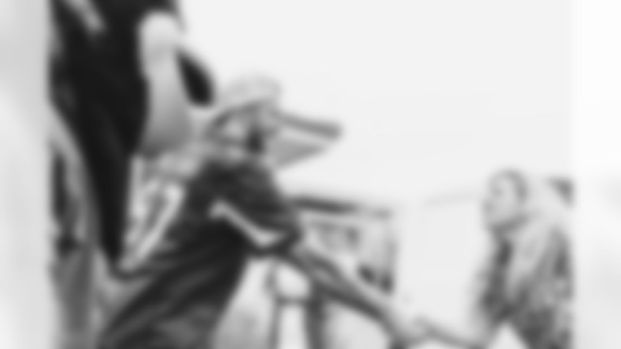Cardinals_Maxx-Williams_James-Agency_03.28.22-2
