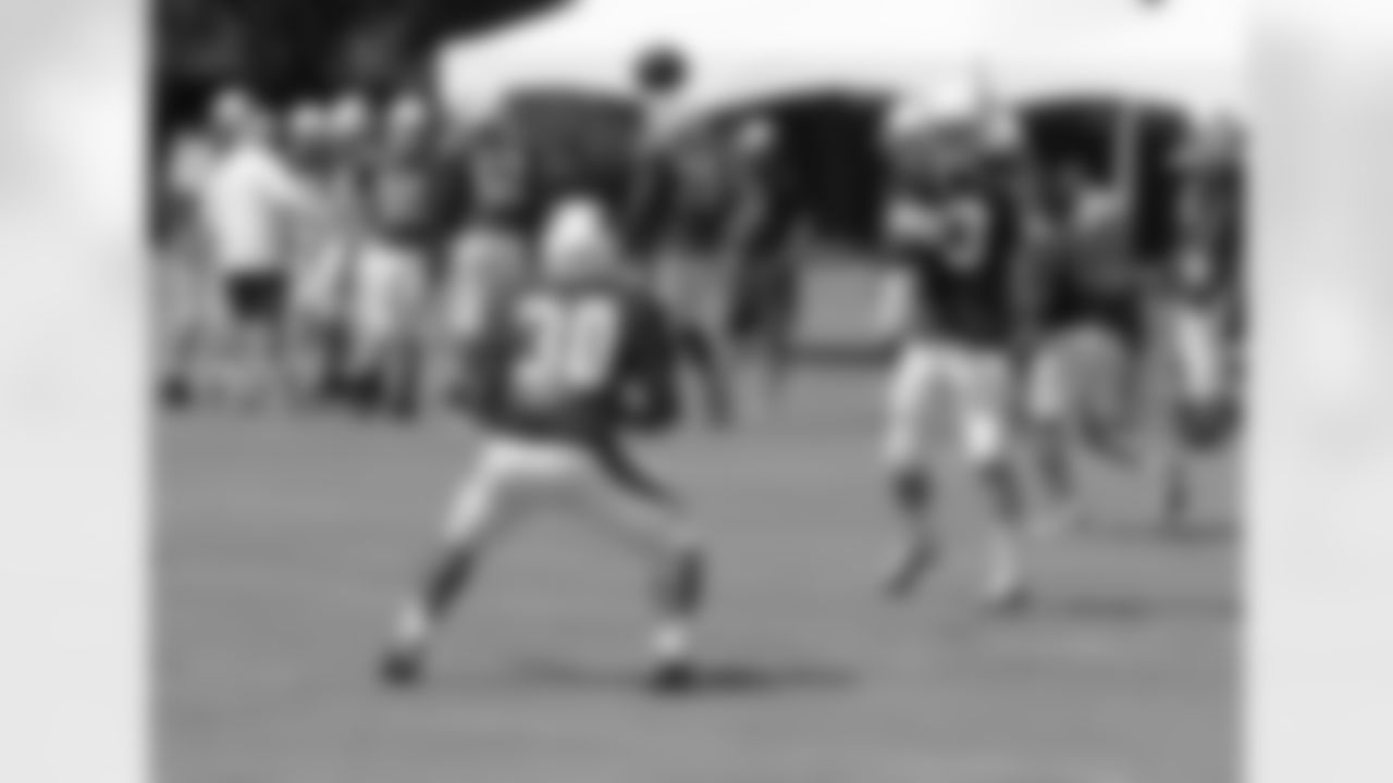 Short pass from Carson Palmer to Stepfan Taylor