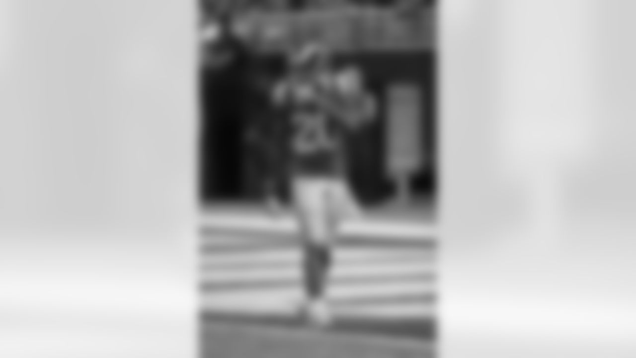 S Darian Stewart