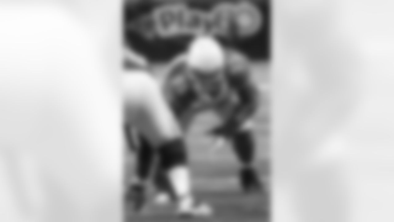 DT Tommy Kelly in St. Louis