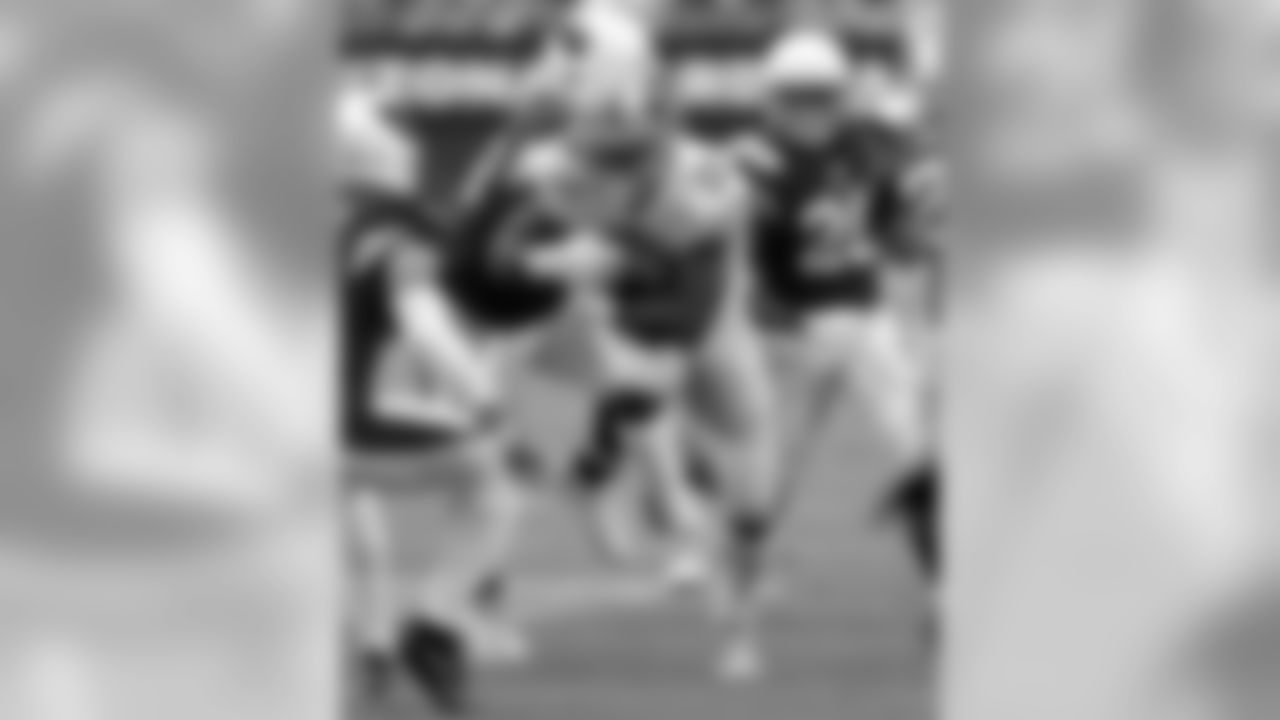 San Francisco RB Carlos Hyde busts through