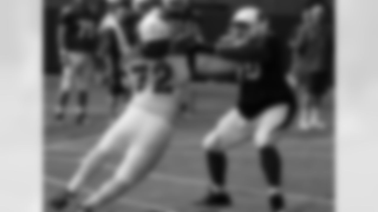 DE Ed Stinson (72) vs. T Bobby Massie (70)
