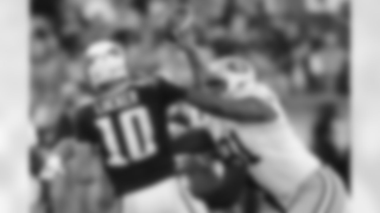 Defensive end Ray McDonald