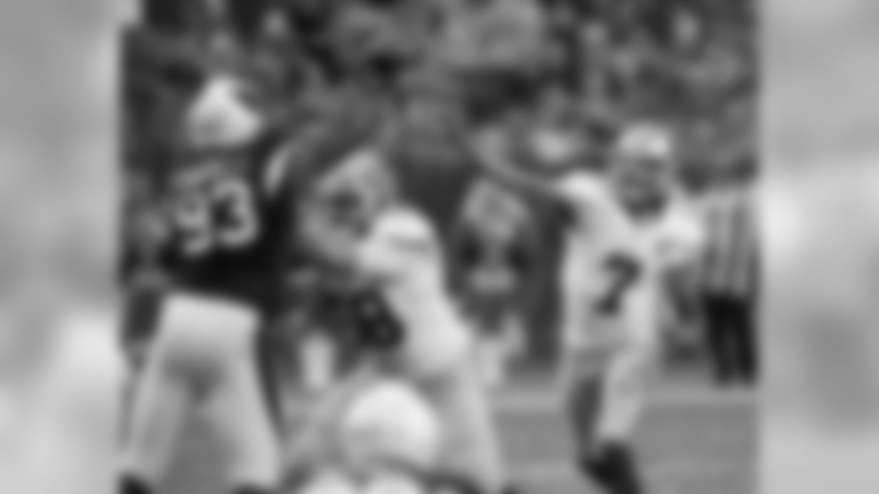 49ers QB Colin Kaepernick attempts to throw over Cardinals DT Calais Campbell