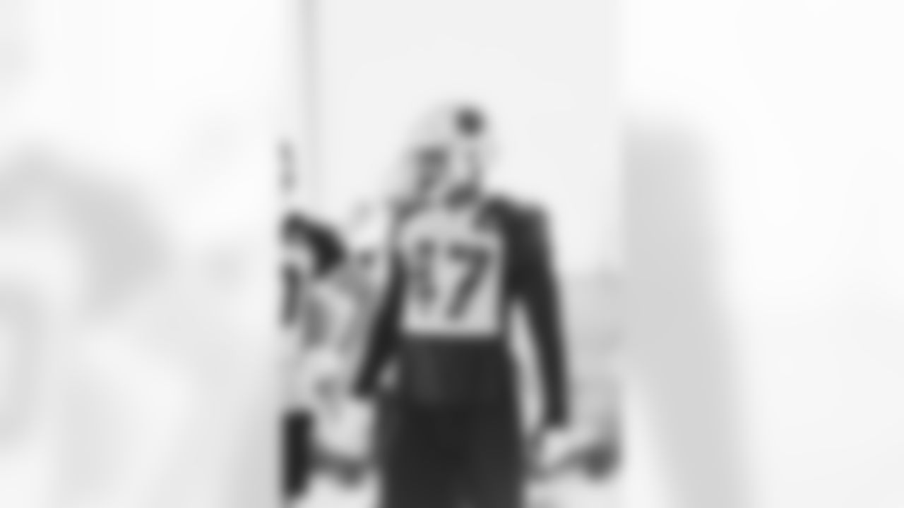 LB Ezekiel Turner