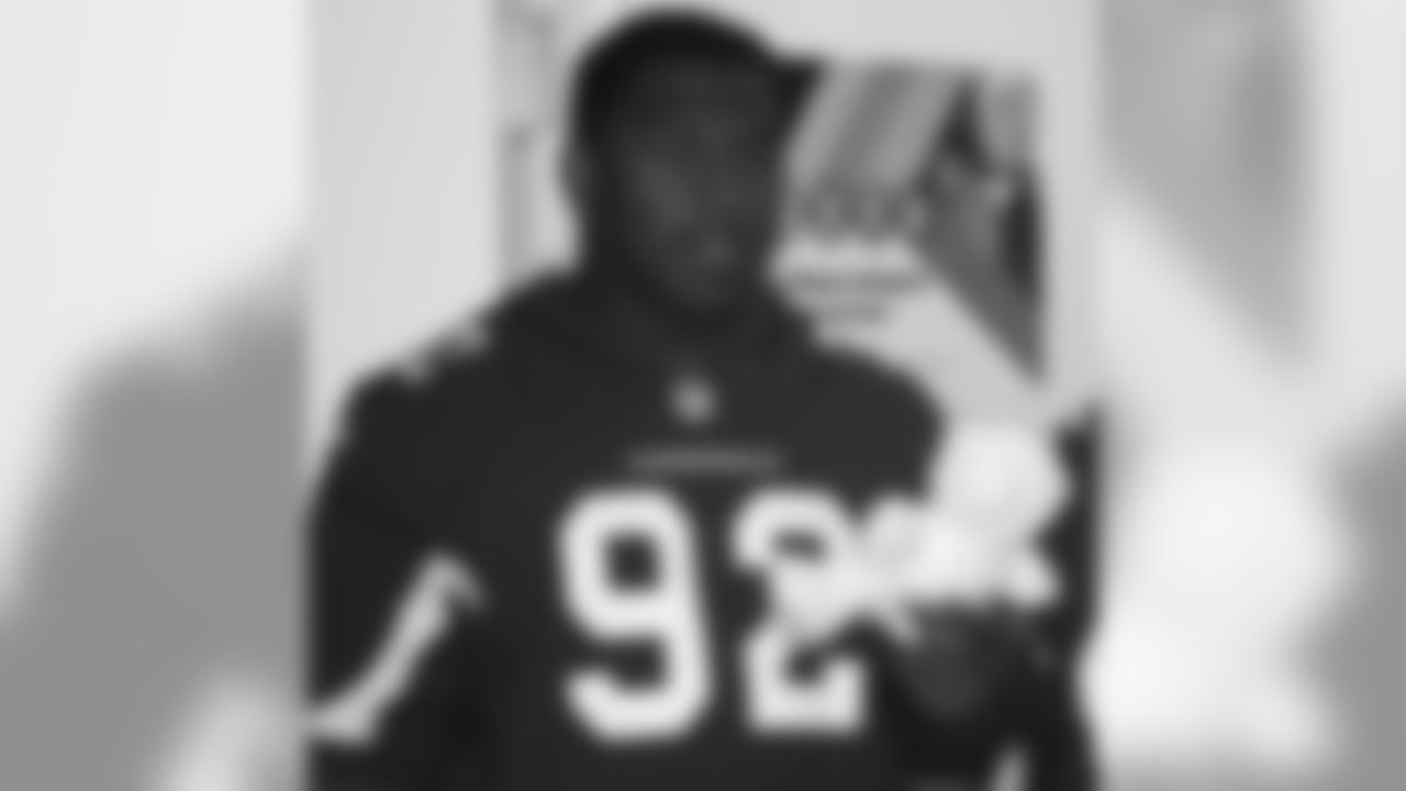 Nose tackle Dan Williams
