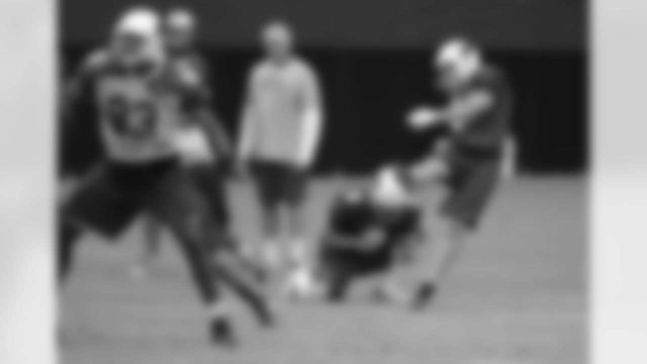 Jay Feely boots a field goal