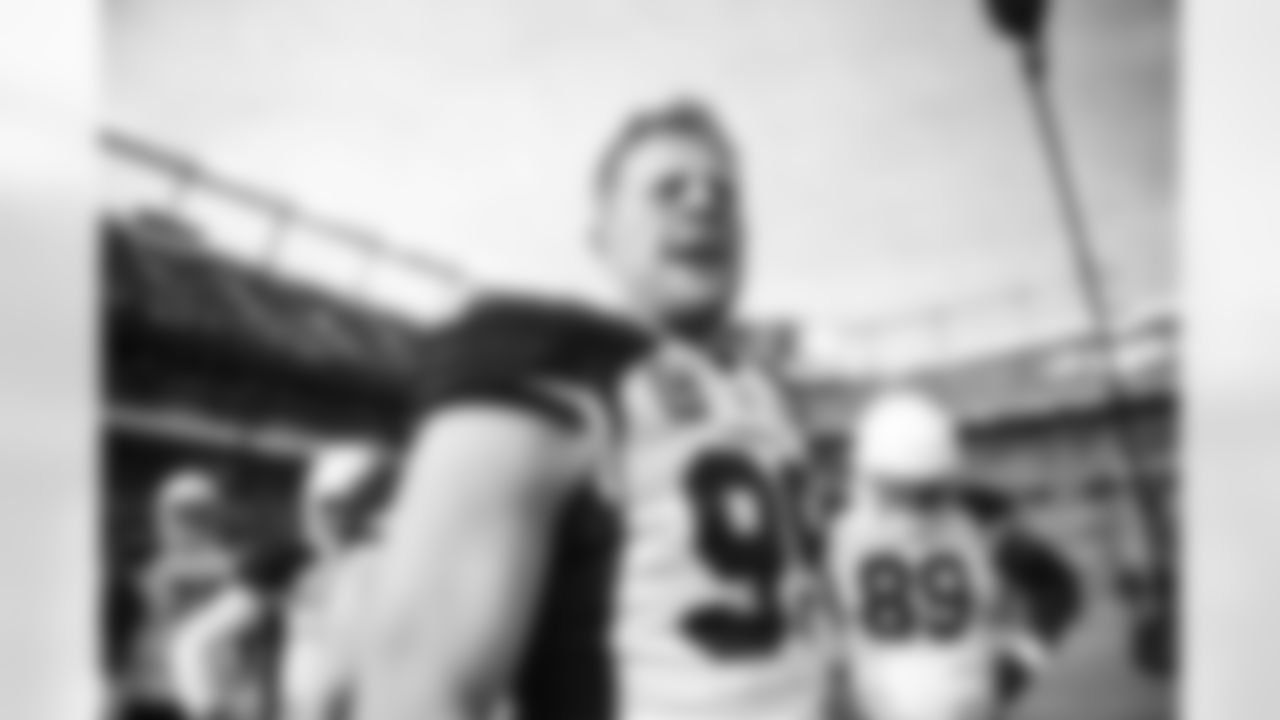 Arizona Cardinals defensive end J.J. Watt (99) during the 2022 regular season game between the Arizona Cardinals and the Denver Broncos on Sunday, Dec. 18, 2022 in Denver, CO.