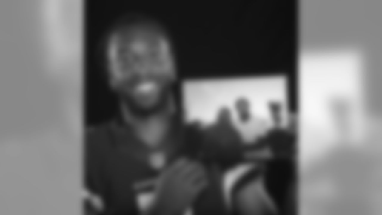 WR Larry Fitzgerald holds up a photo of his grandfather