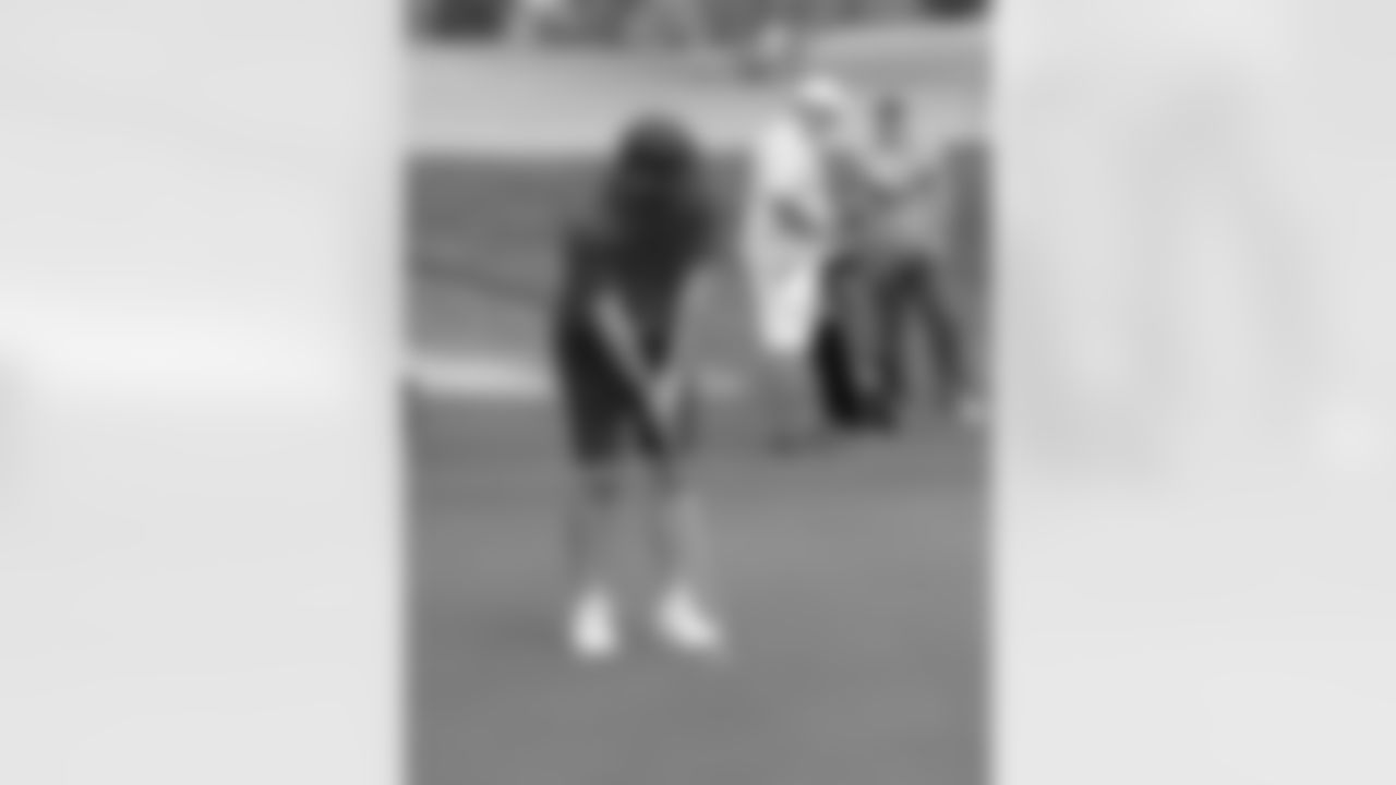 Stanton with a putt