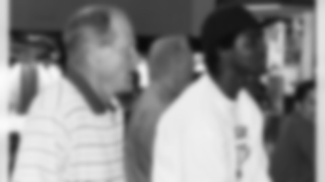 Edge and coach Ken Whisenhunt have a conversation
