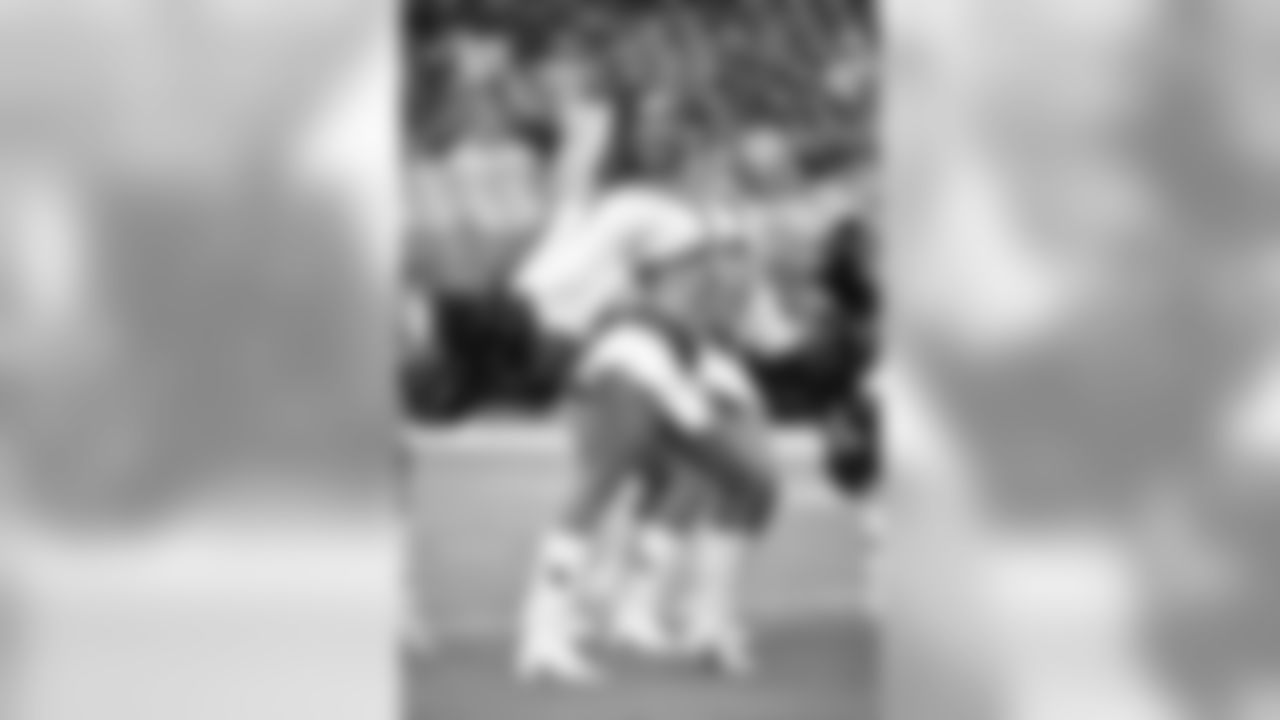 Images of the Cardinals cheerleaders during the Week 4 contest at State Farm Stadium