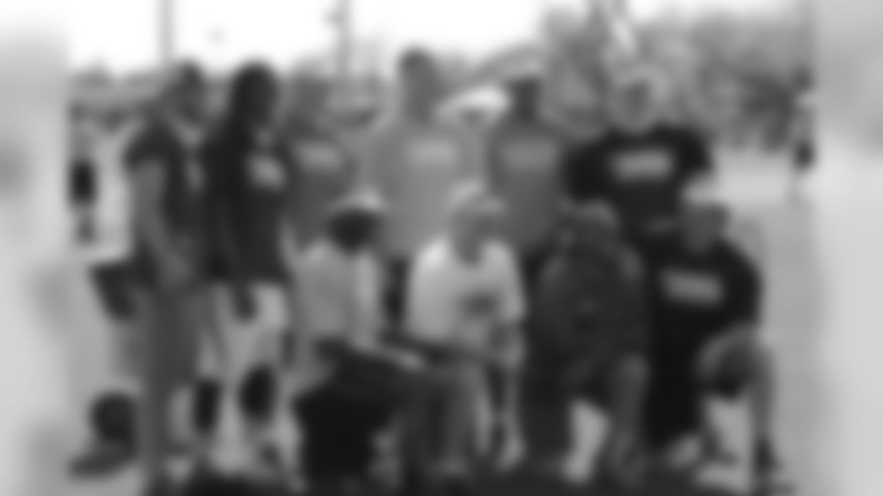 Warner's quarterbacks: (front row, left to right) Michael Irvin, Matt Hasselbeck, Larry Fitzgerald, Drew Bledsoe. (Back row, left to right): Christian Ponder, Robert Griffin III, Brian Urlacher, Philip Rivers, Geno Smith, Kurt Warner