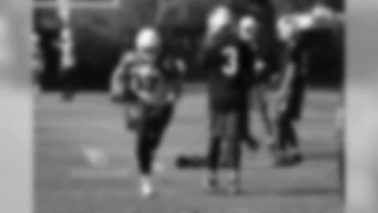 TE Troy Niklas