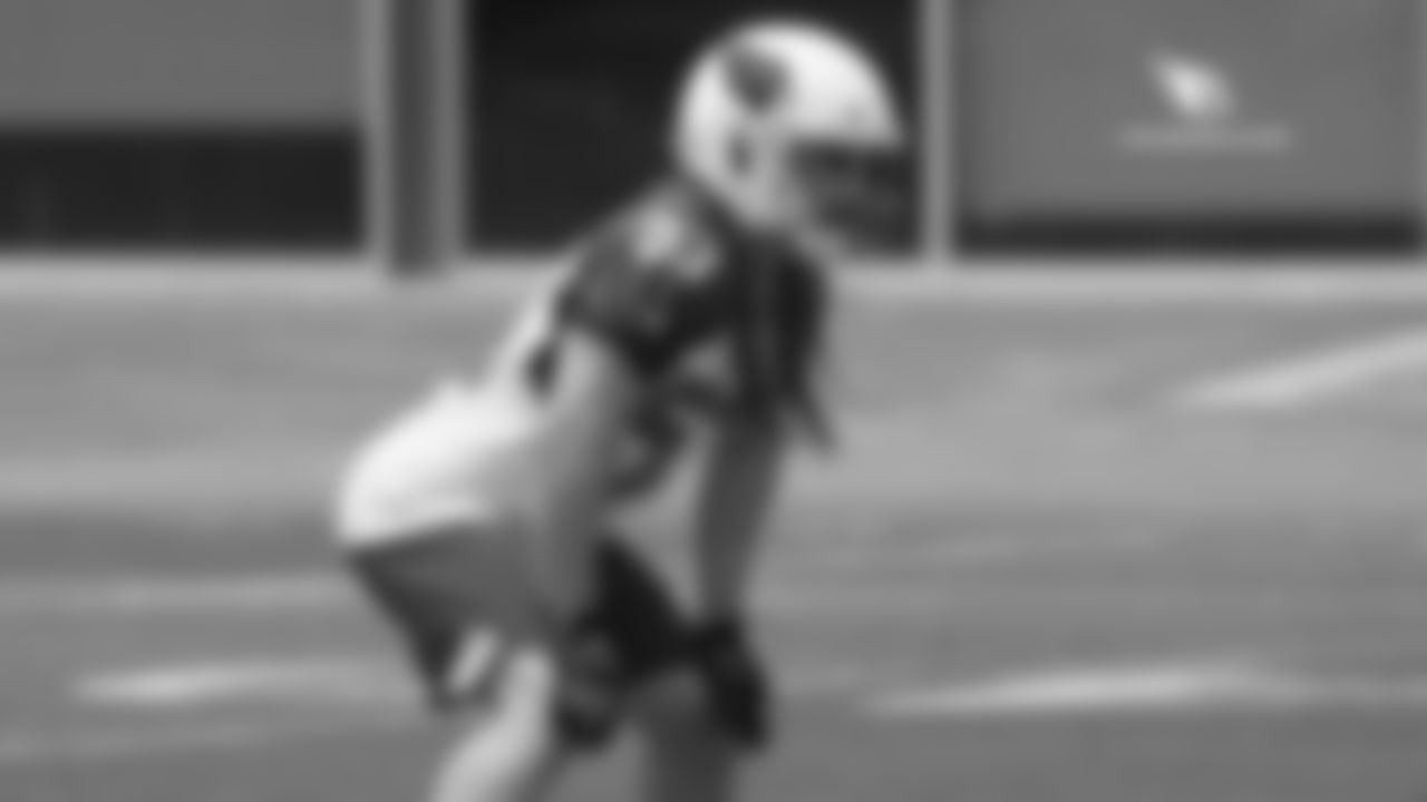LB Bryton Barr