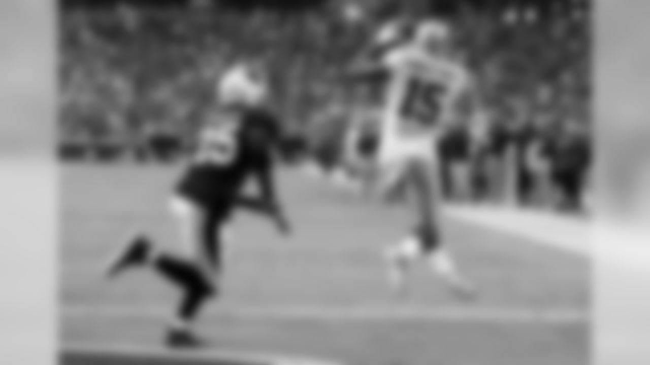 49ers WR Michael Crabtree catches a touchdown pass