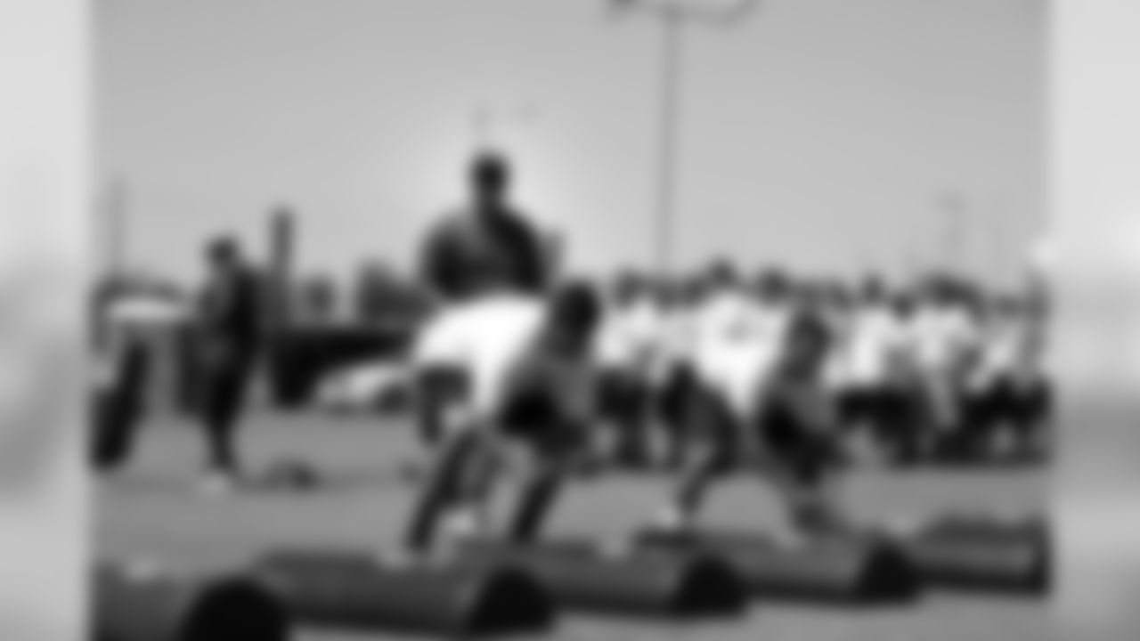 Linemen learn how to stay low