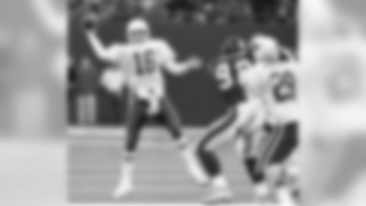 QB Jake Plummer throws a pass to Adrian Murrell in 1999