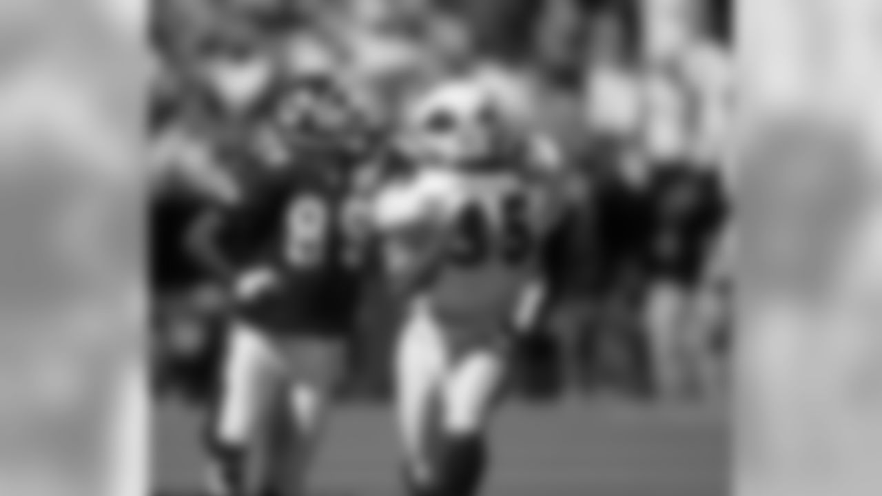 1998: CB Aeneas Williams guards Chiefs WR Andre Rison in the Pro Bowl