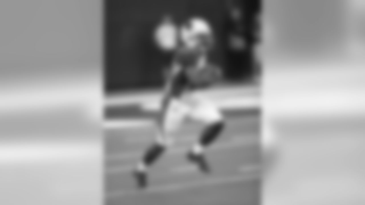 WR Kerwynn Williams returns a punt