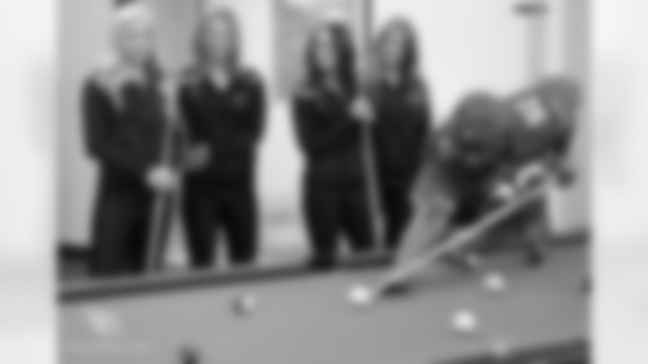 DT Frostee Rucker shoots some pool