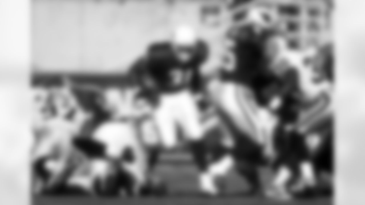 RB Marcel Shipp carries the ball in 2002