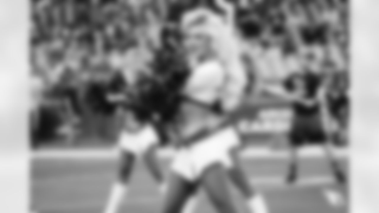 Arizona Cardinals Cheerleaders during the 2022 regular season game between the Arizona Cardinals and the Los Angeles Rams on Sunday, Sept. 25, 2022 in Glendale, AZ.