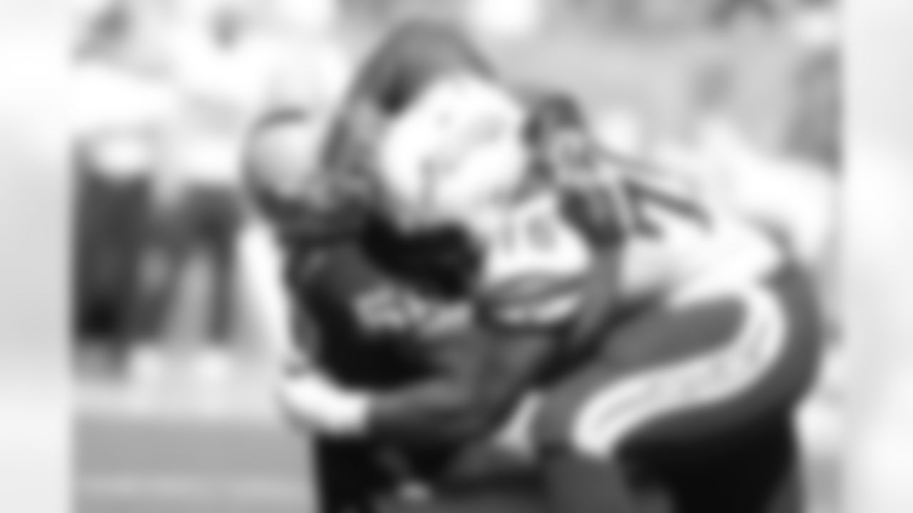 Woodley against D.J. Fluker