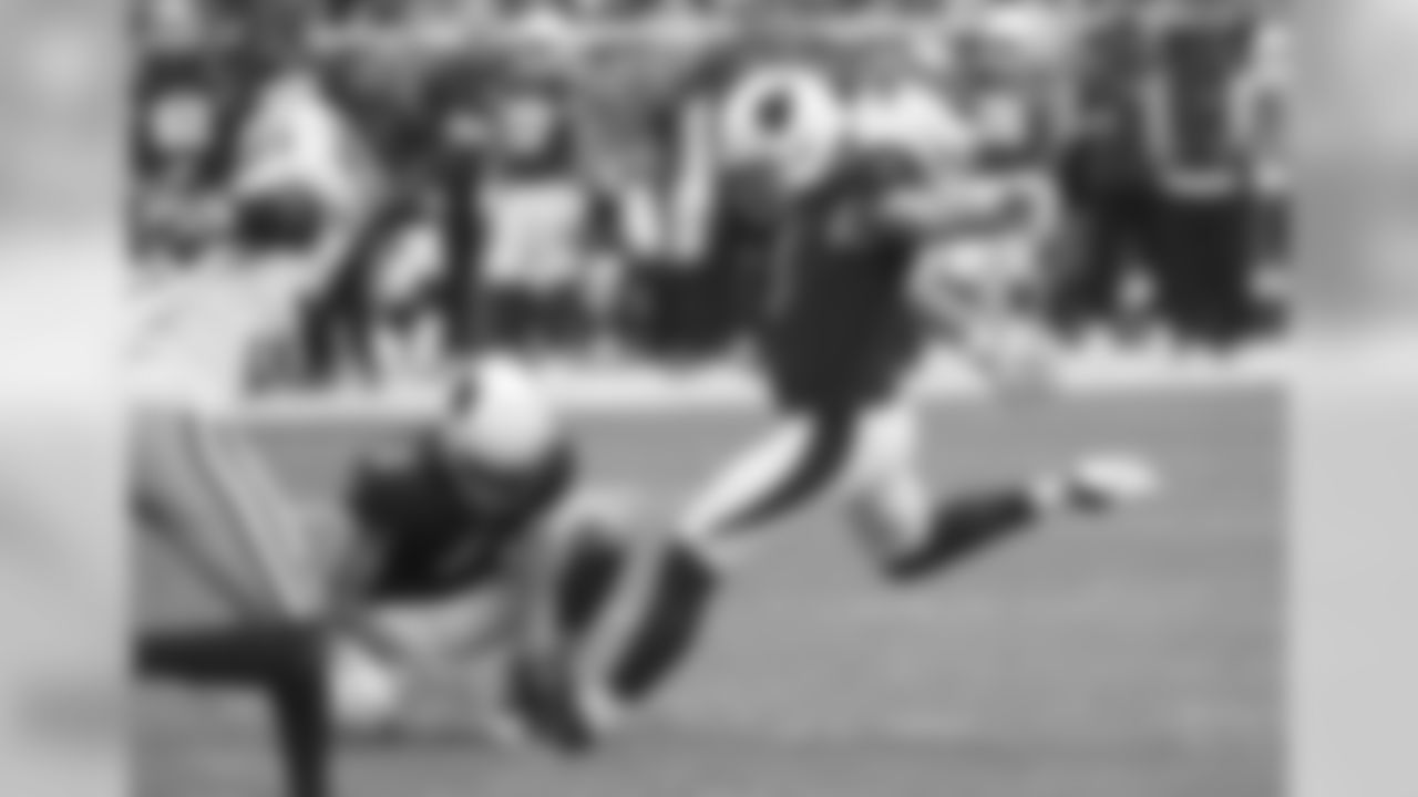 K Phil Dawson converts on a field goal try