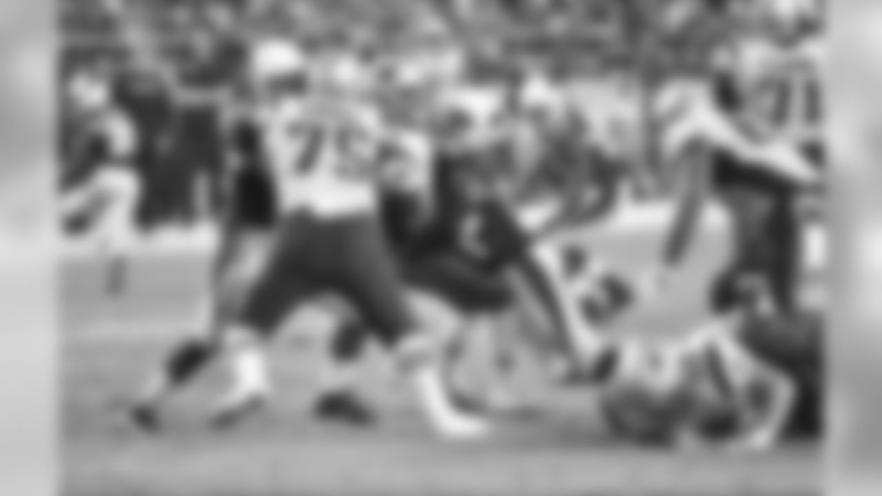 LB Chandler Jones: 11 tackles