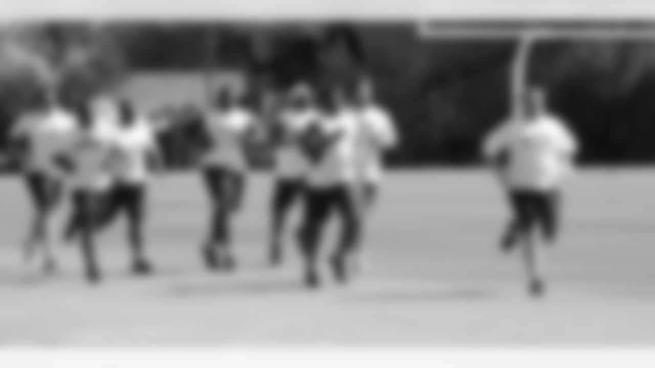 Linemen run