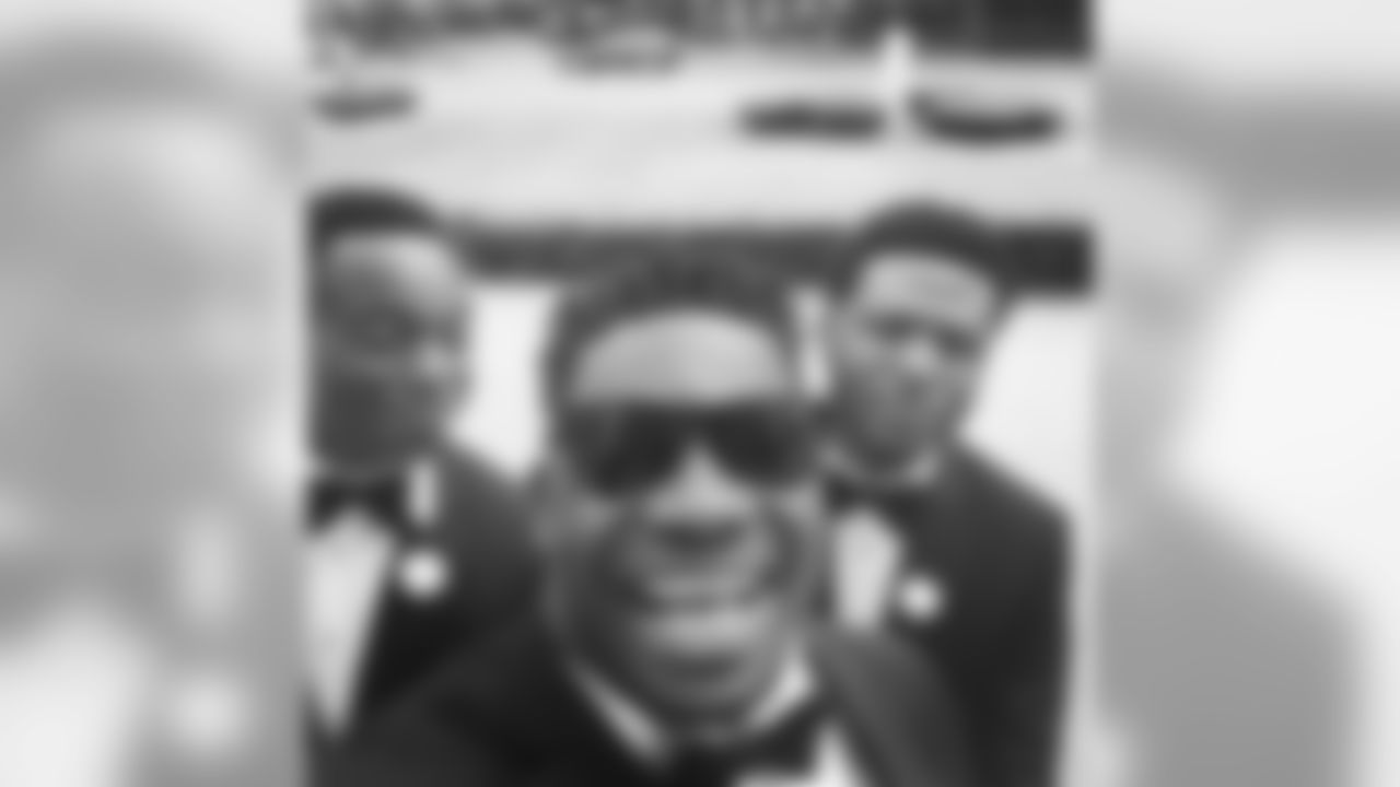 LB Sean Weatherspoon (@spoonjones55) at a wedding