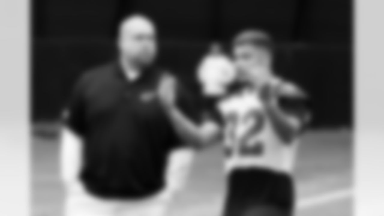 Keim talks with Tyrann Mathieu at a 2014 training camp practice
