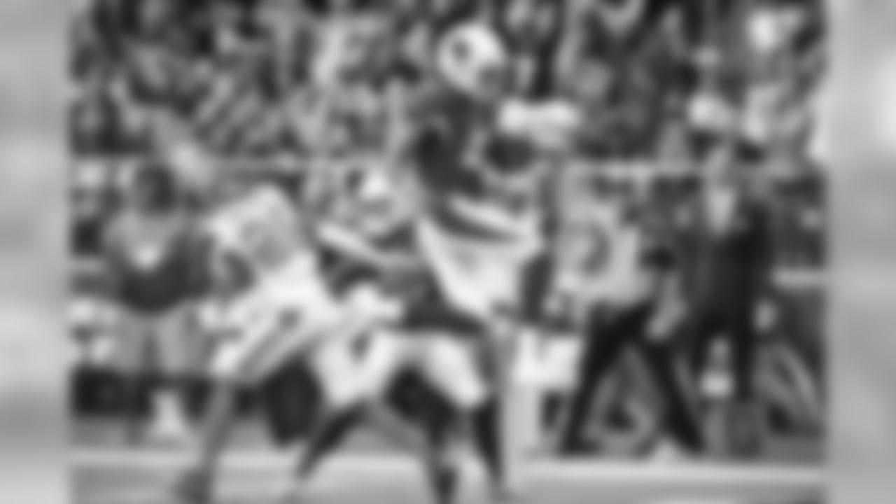 RB Kenyan Drake scores a touchdown.
