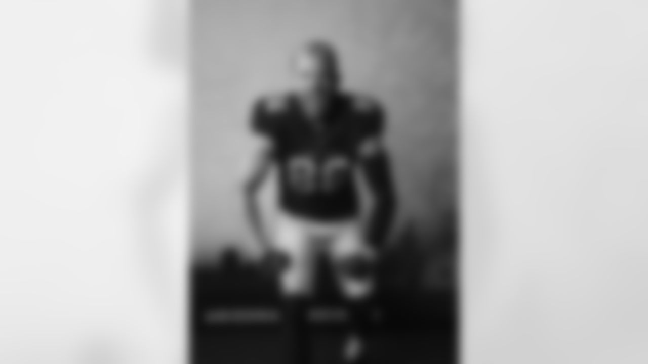 Arizona Cardinals tight end Zach Ertz (86) poses for a photo during Cardinals Media Day on Monday, June 13, 2022 in Tempe, AZ.